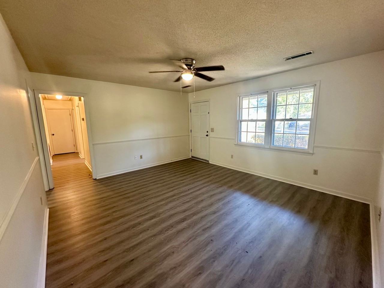 214 Thomas Dr - Photo 2 of 6