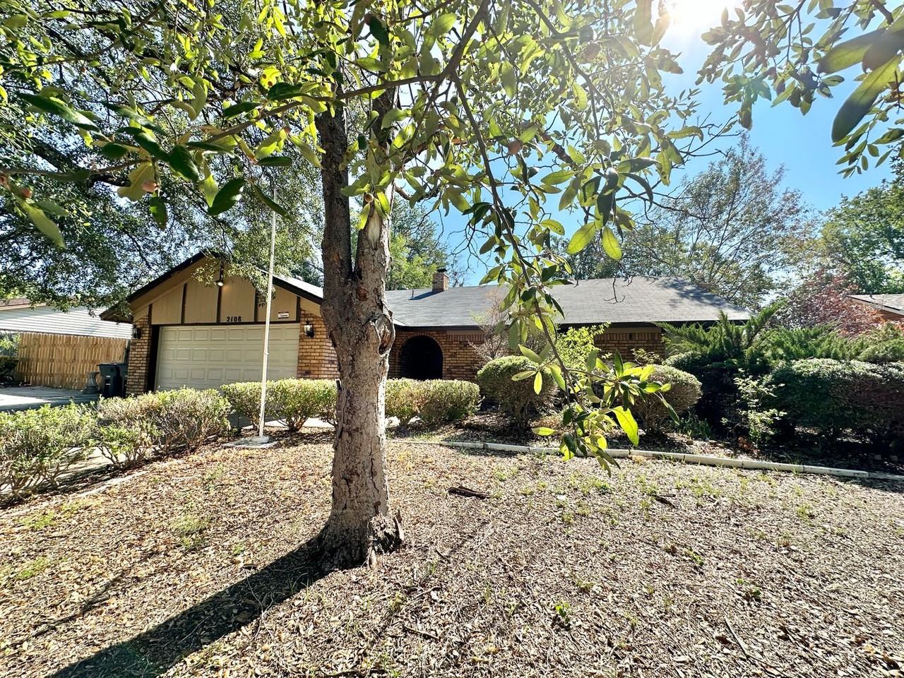 2108 Acron Dr - Photo 2 of 29