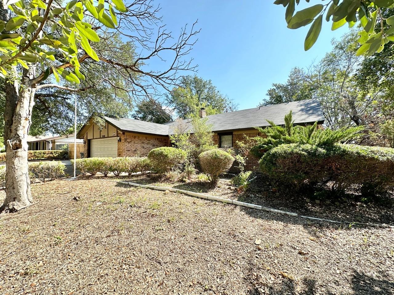 2108 Acron Dr - Photo 3 of 29