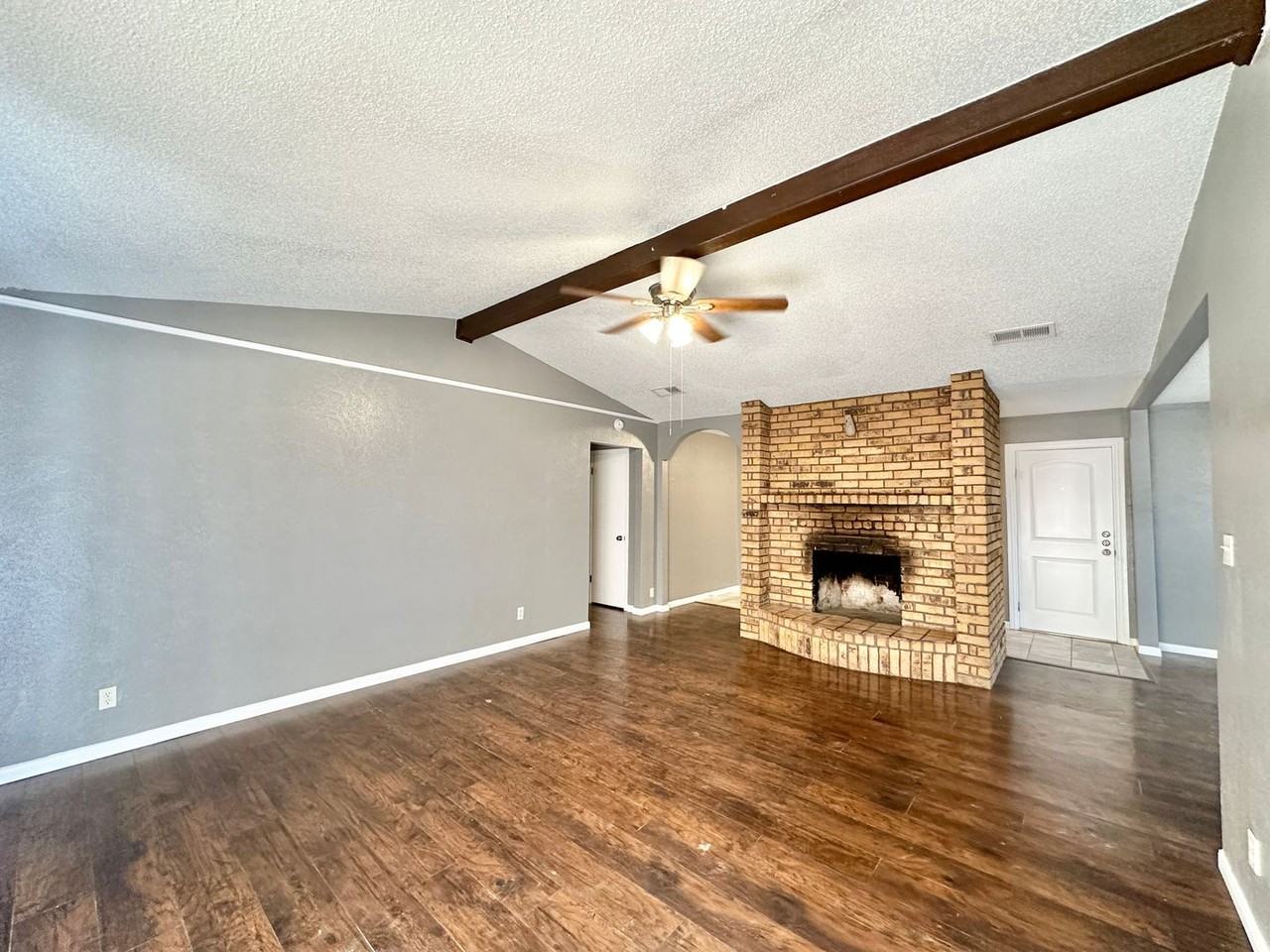 2108 Acron Dr - Photo 6 of 29