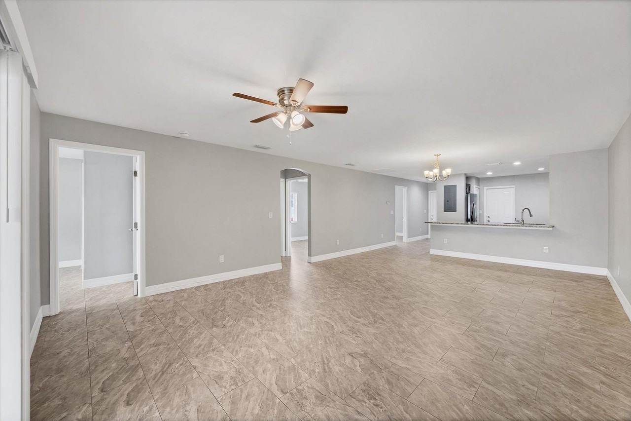 8495 Dinnano St - Photo 4 of 20