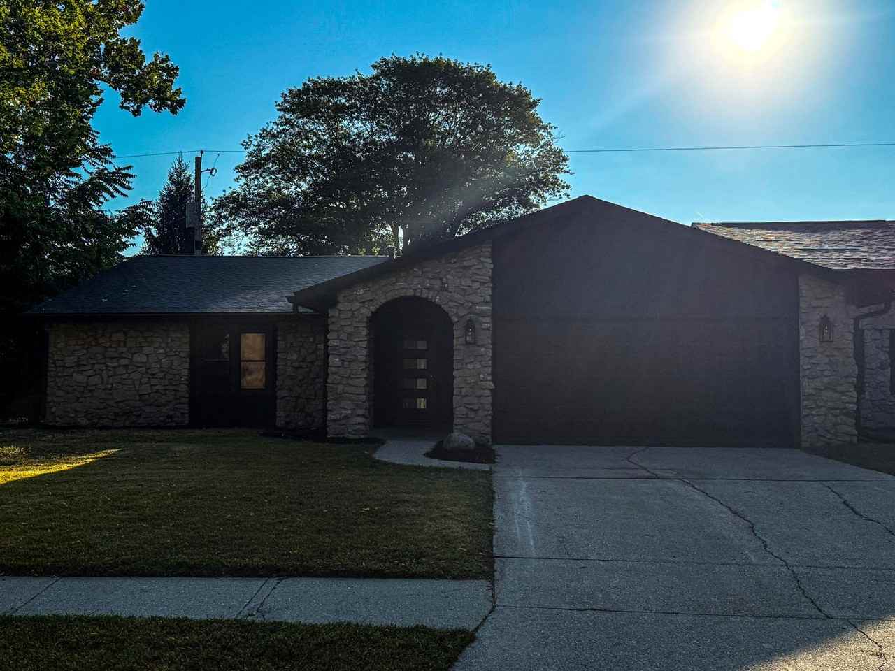 4500 N Hereford Dr - Photo 3 of 26