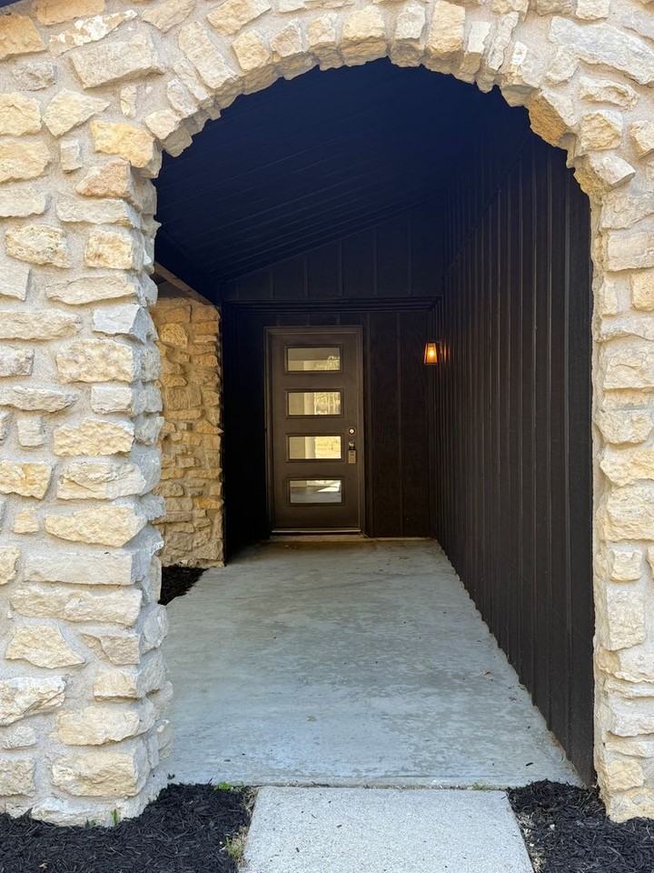 4500 N Hereford Dr - Photo 5 of 26