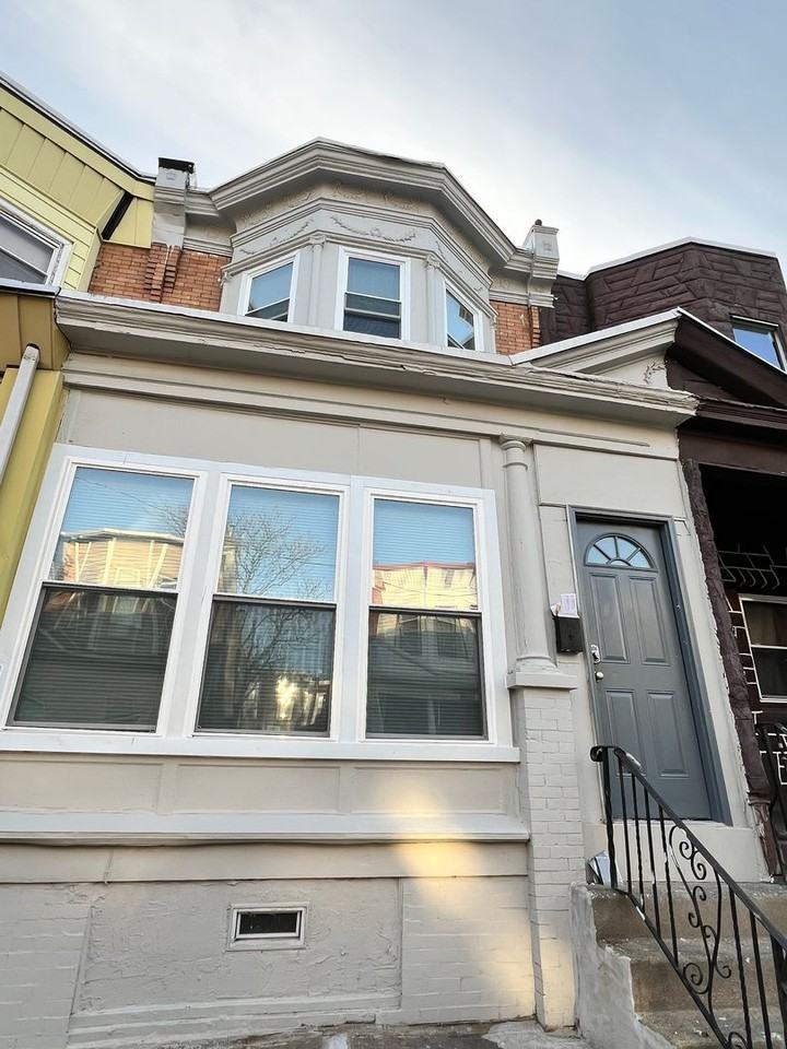 1442 S Vogdes St - Photo 6 of 29