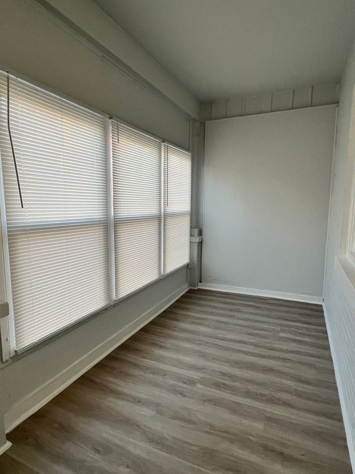 1442 S Vogdes St - Photo 7 of 29