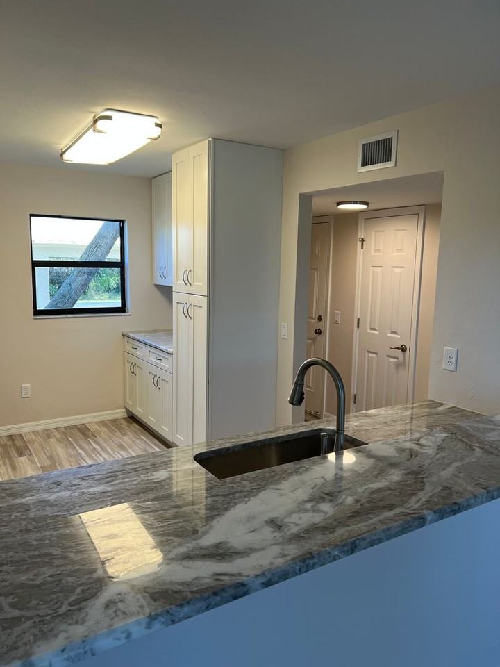 175 Kings Hwy #A8 - Photo 4 of 38