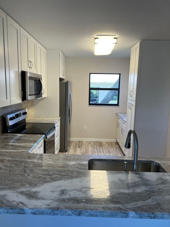 175 Kings Hwy #A8 - Photo 5 of 38