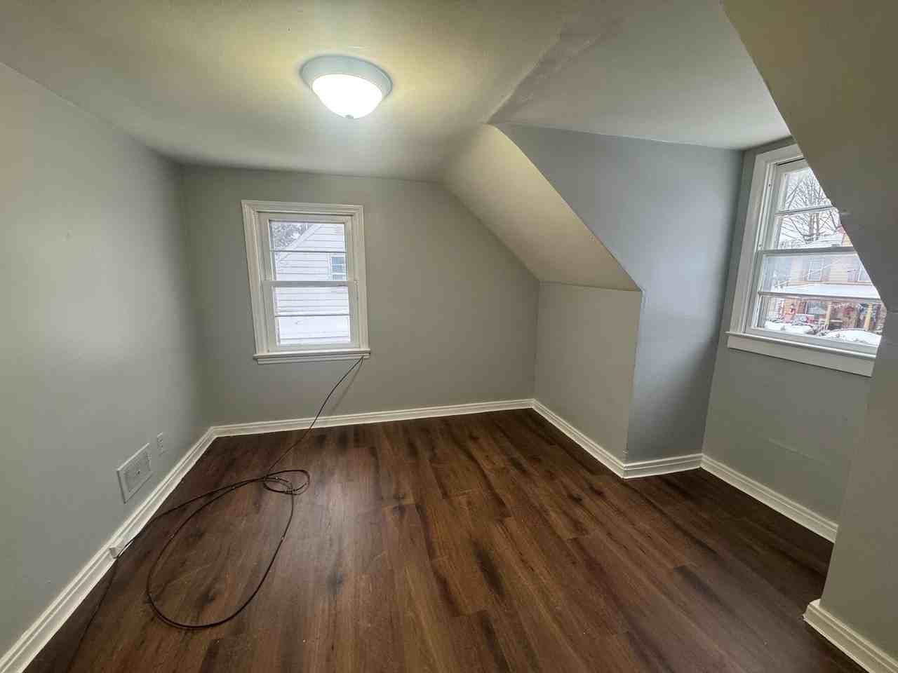 701 Elm St - Photo 5 of 9