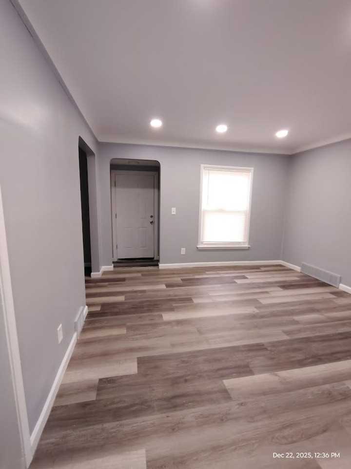 20600 Kingsville St - Photo 4 of 19