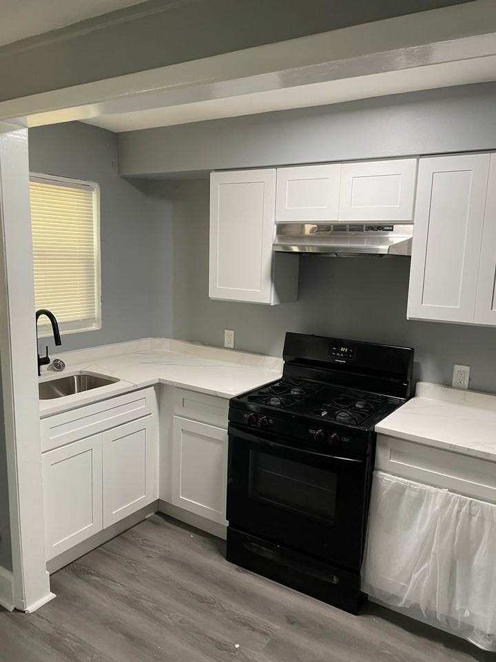 921 Bonaparte Ave - Photo 4 of 13