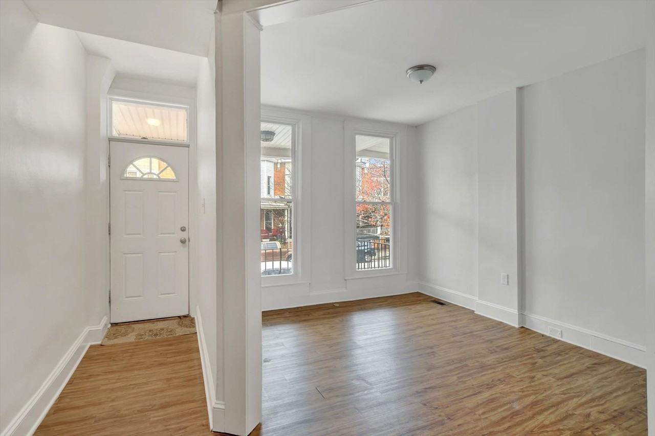 320 Ilchester Ave - Photo 4 of 28