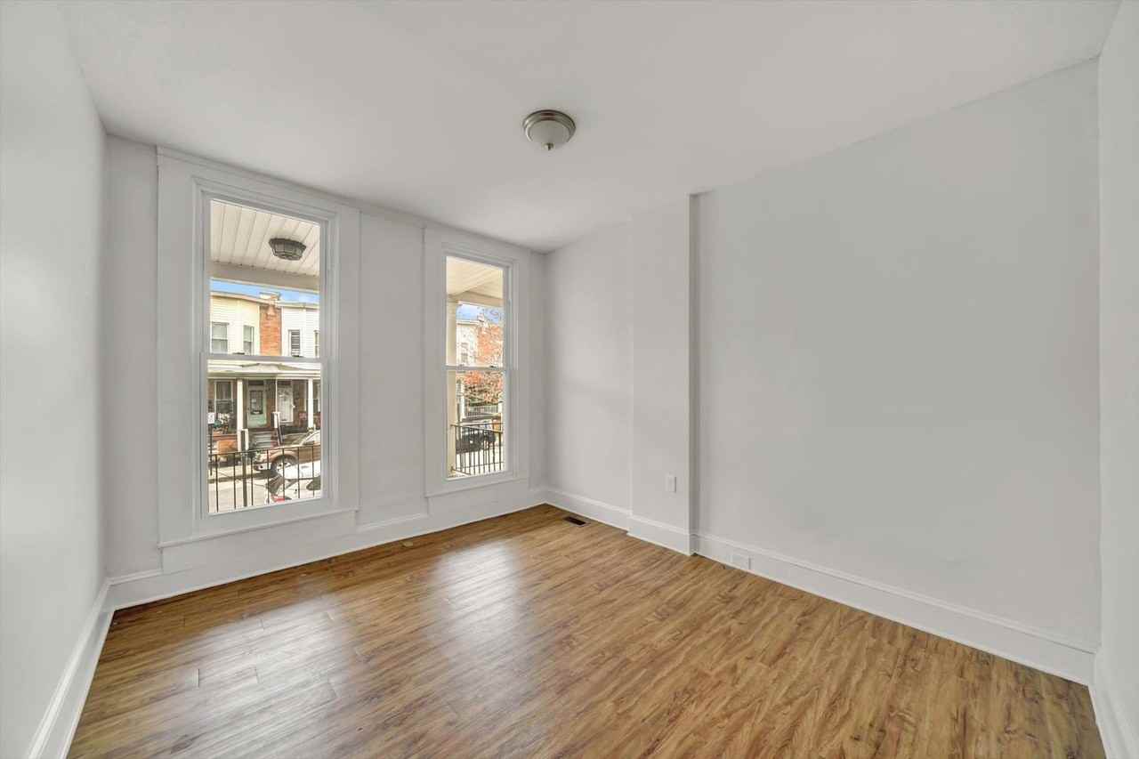 320 Ilchester Ave - Photo 7 of 28