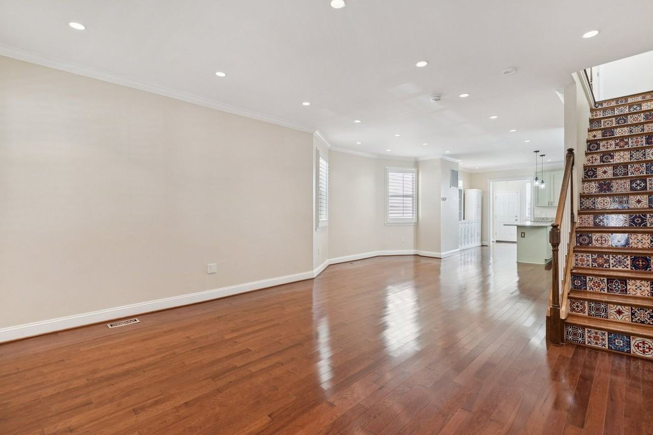 908 Longfellow St Nw - Photo 4 of 35