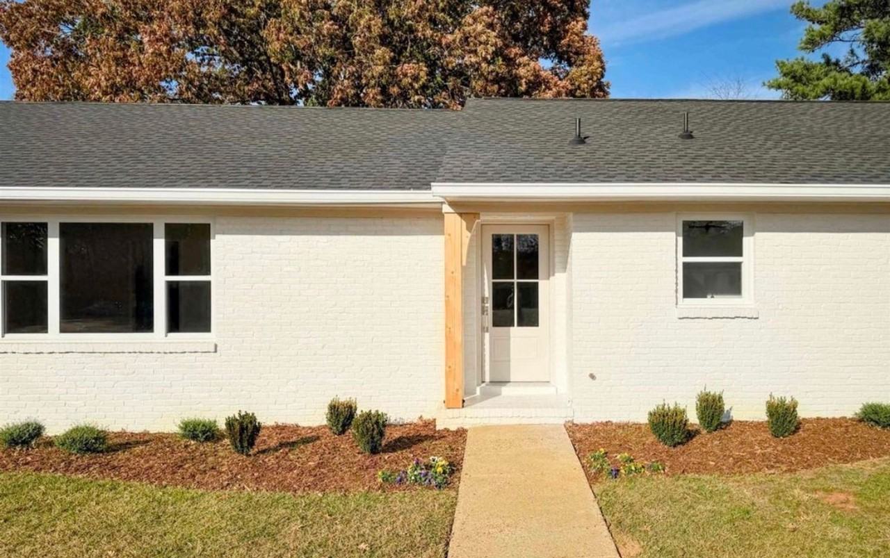 2112 Woodmont Dr Se - Photo 2 of 22