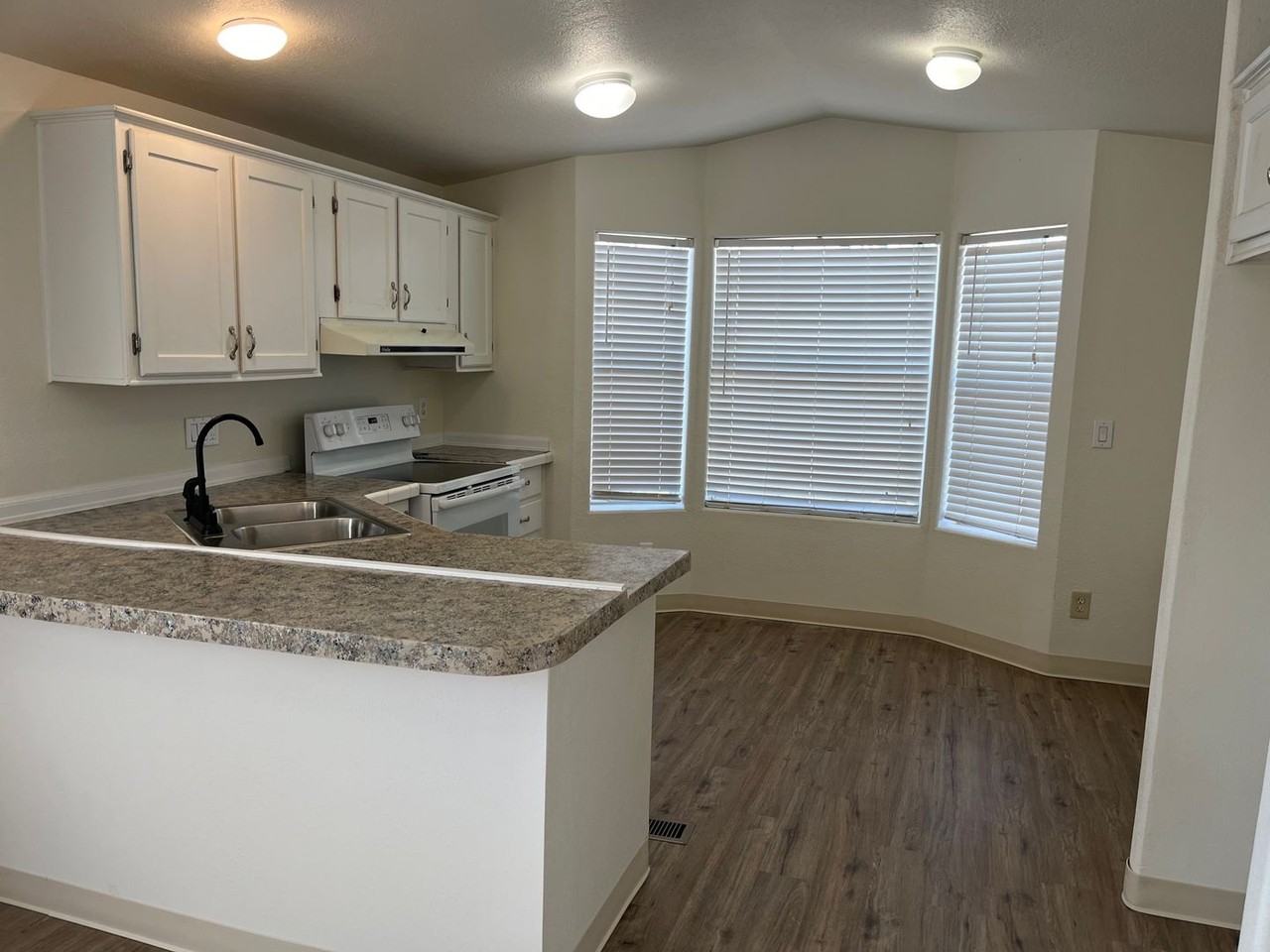 16063 S Maricopa Dr - Photo 4 of 16