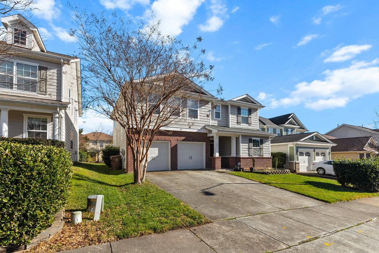 5023 Lake Grove Blvd #1 - Photo 4 of 50