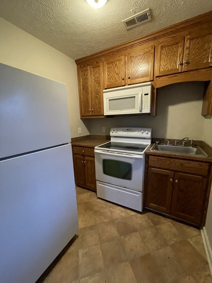 194 Mitchell Bell Rd #1 - Photo 3 of 8