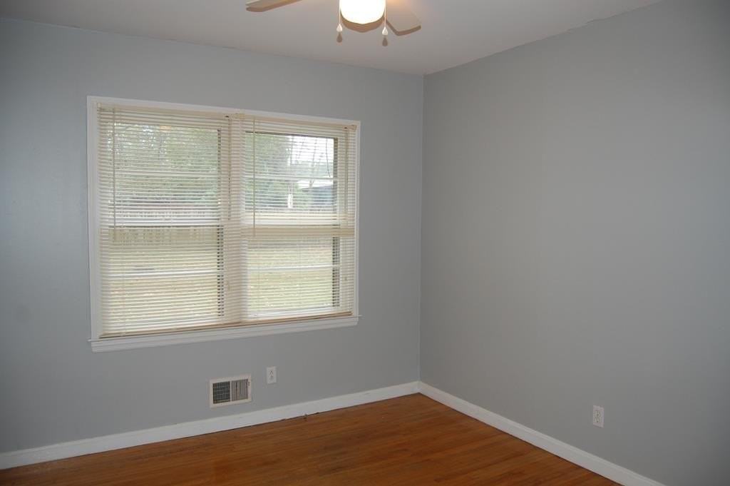 562 Banks Mill Rd Se - Photo 4 of 13