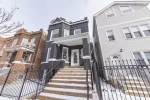 featured image of 2825 N Rockwell St #G
