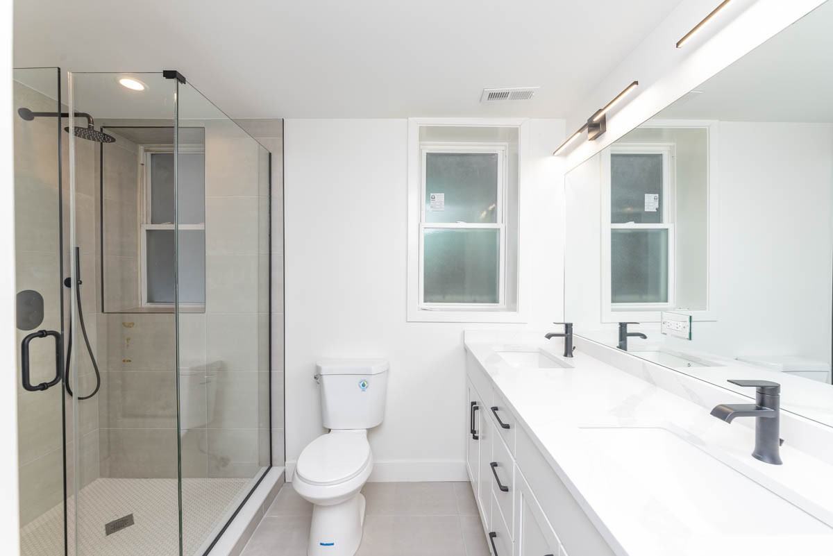 2825 N Rockwell St #G - Photo 4 of 19