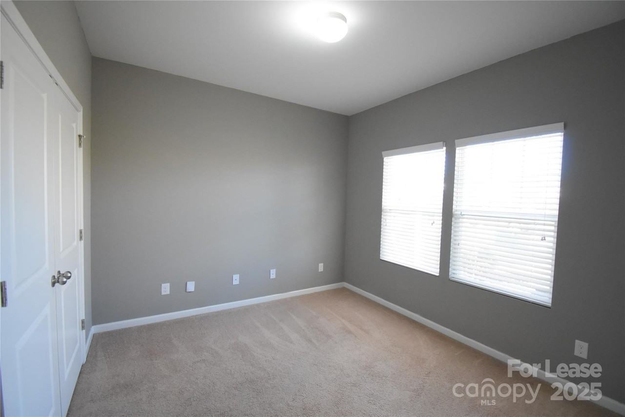 3296 Saddlebrook Dr - Photo 5 of 22