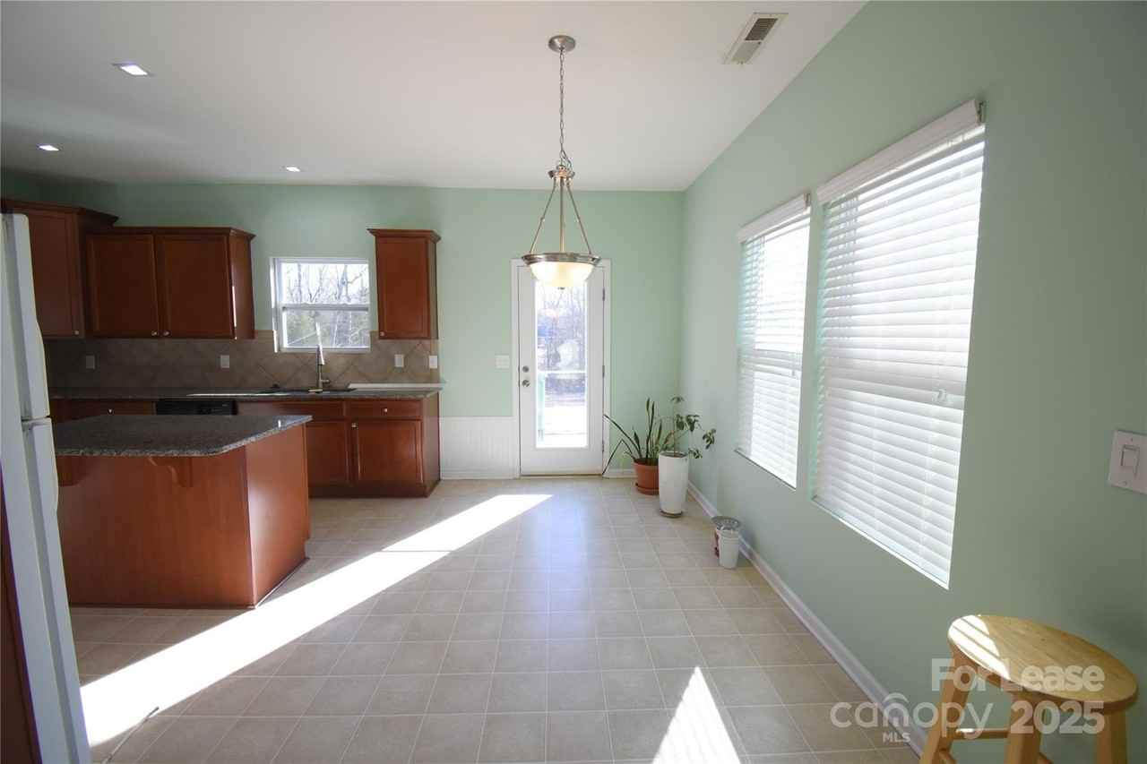 3296 Saddlebrook Dr - Photo 7 of 22