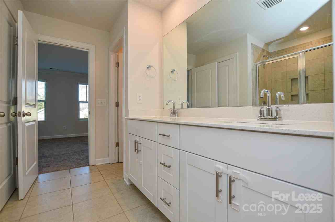 3215 Lisburn St - Photo 5 of 23