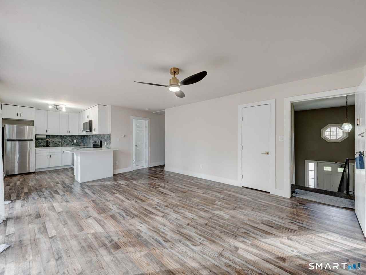 1113 Waterbury Rd - Photo 6 of 27