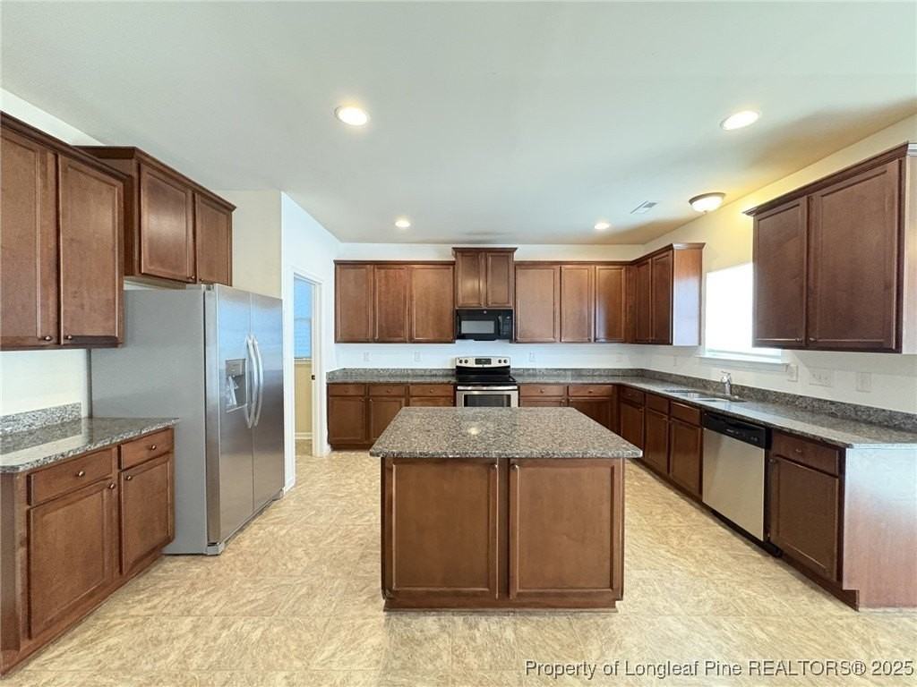 108 Appomattox Dr - Photo 4 of 23