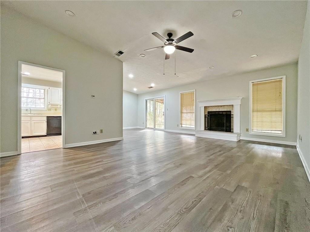 11250 Ridge Hill Dr - Photo 4 of 27