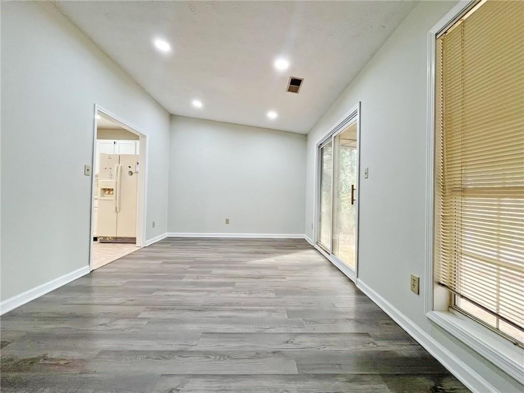 11250 Ridge Hill Dr - Photo 7 of 27