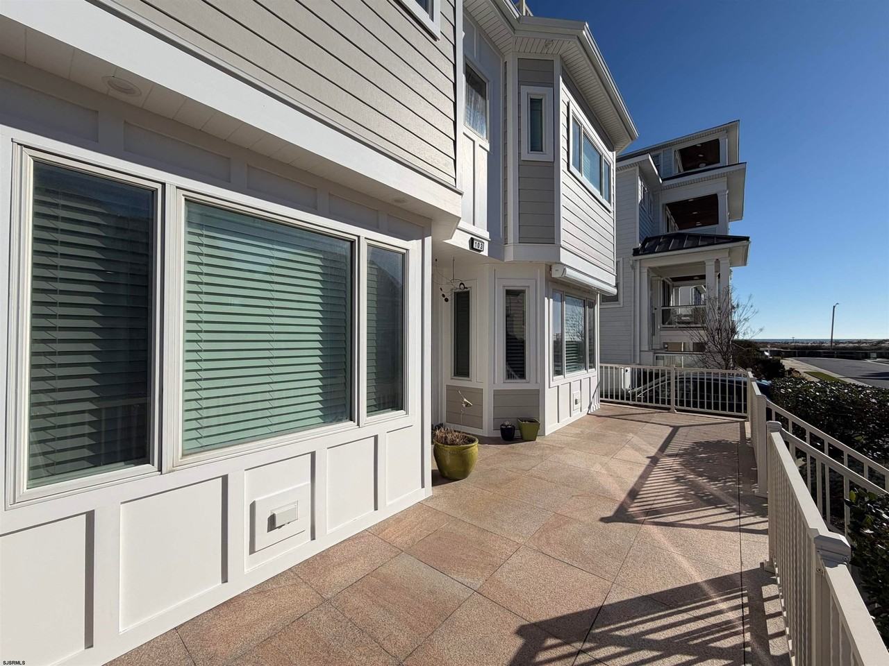 103 S Andover Ave - Photo 3 of 40