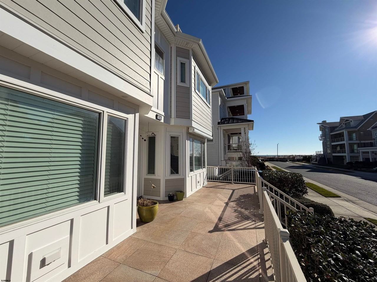 103 S Andover Ave - Photo 4 of 40