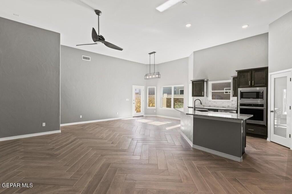 913 Ada Ln - Photo 2 of 18