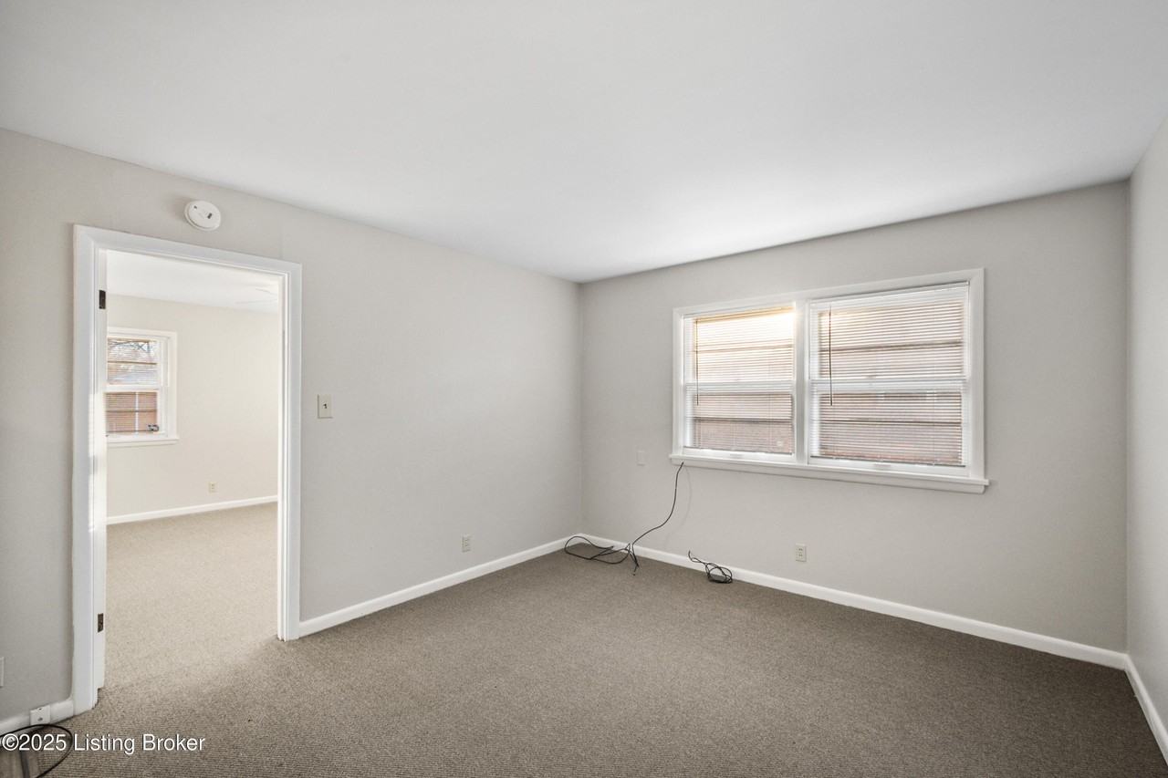 2220 Heather Ln Apt 8 #8 - Photo 4 of 12