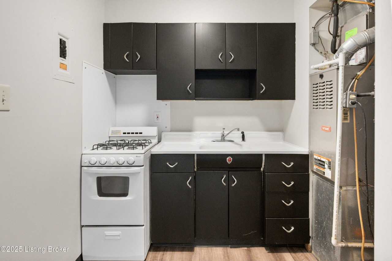 2220 Heather Ln Apt 8 #8 - Photo 6 of 12