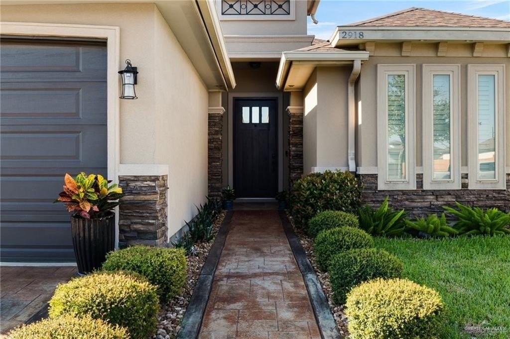 2918 Manchester Dr - Photo 2 of 16