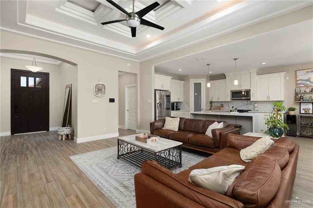 2918 Manchester Dr - Photo 5 of 16