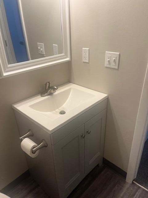 310 Admiral Ave Apt 4 #4 - Photo 4 of 7