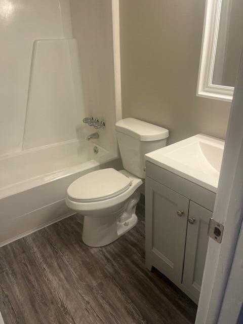 310 Admiral Ave Apt 4 #4 - Photo 5 of 7
