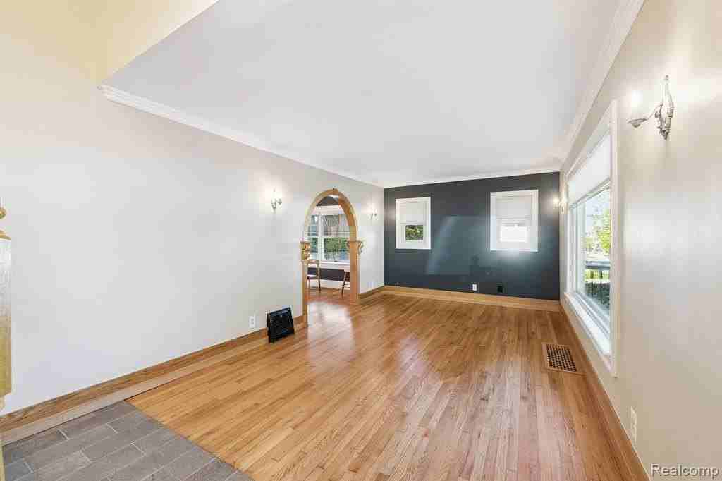 624 E Main St - Photo 3 of 27