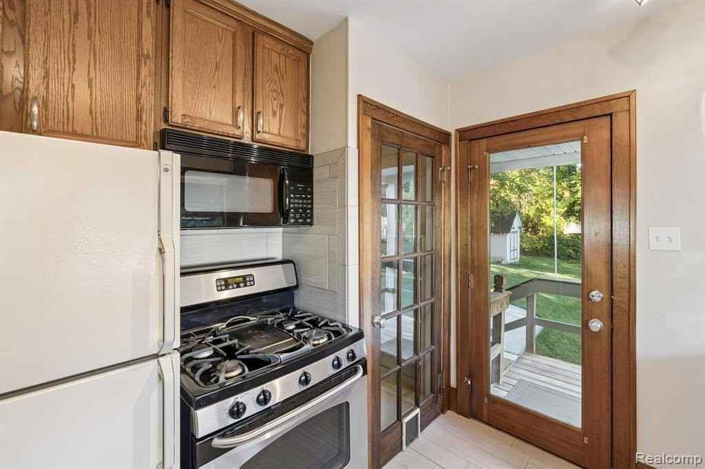 624 E Main St - Photo 6 of 27