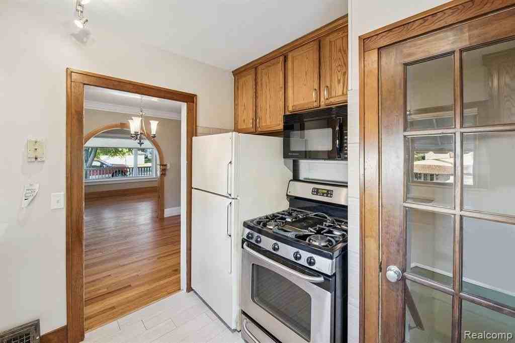 624 E Main St - Photo 7 of 27