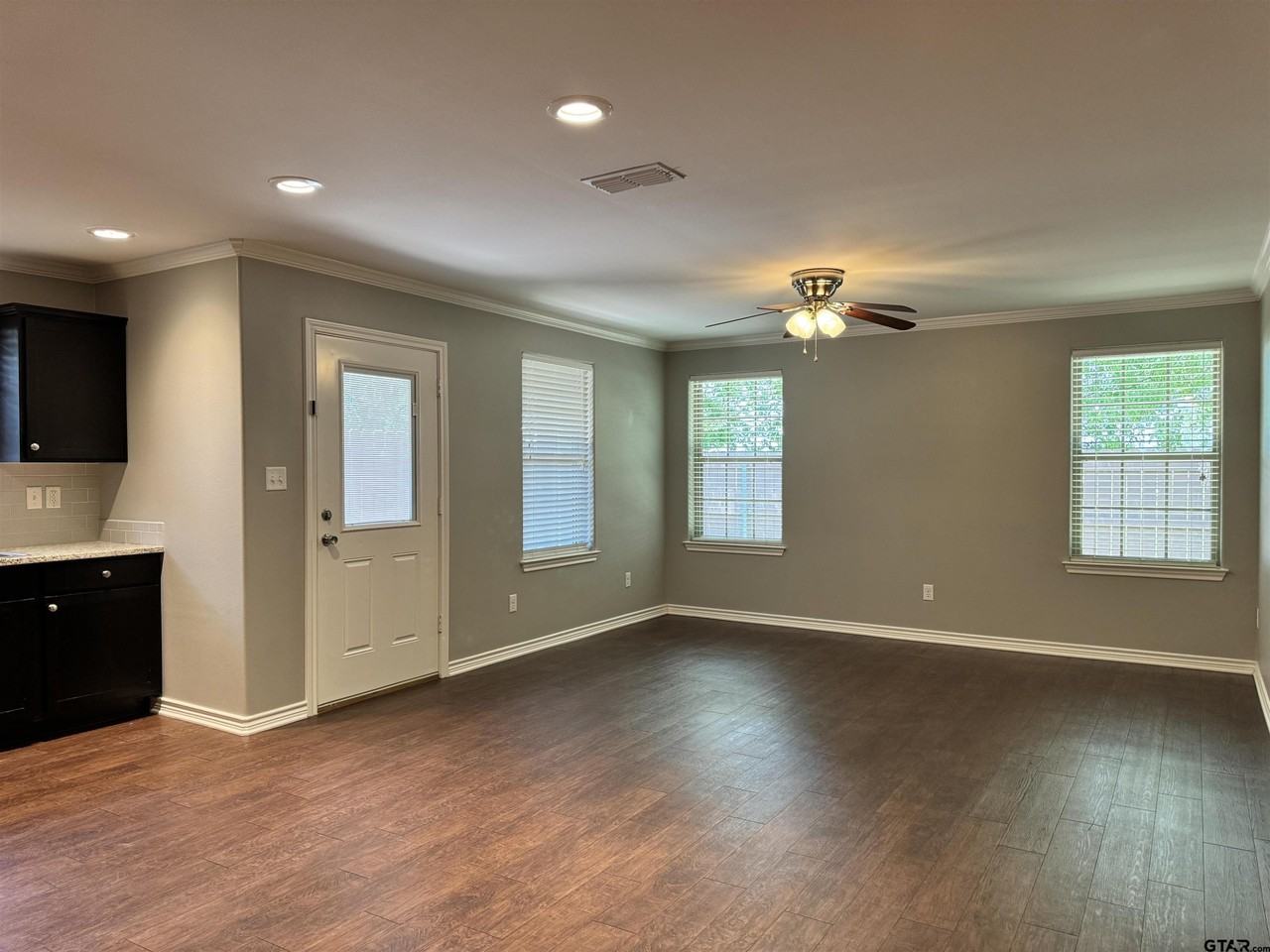 805 W Main St - Photo 3 of 15