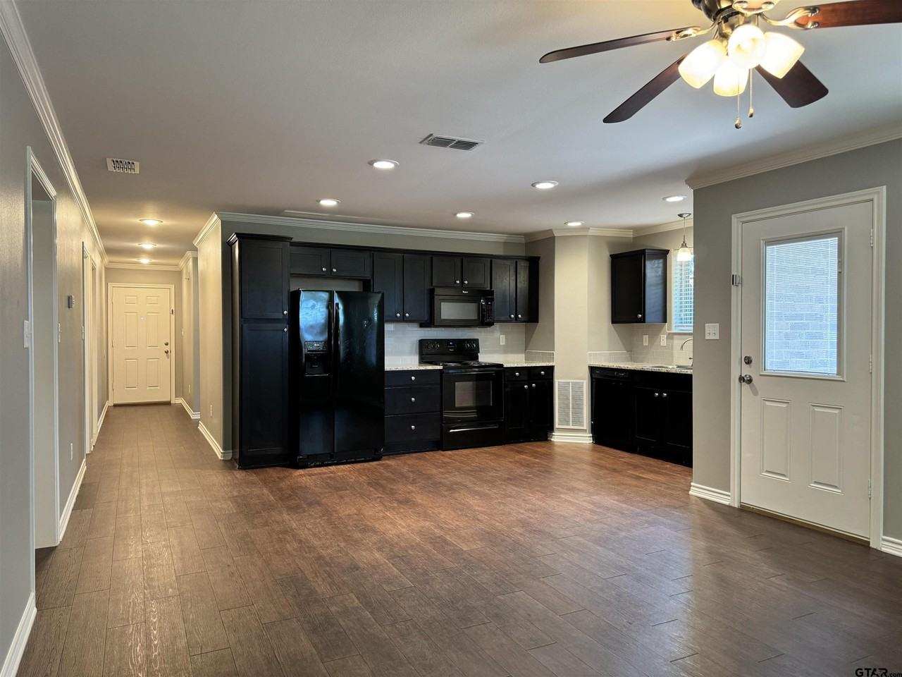 805 W Main St - Photo 5 of 15