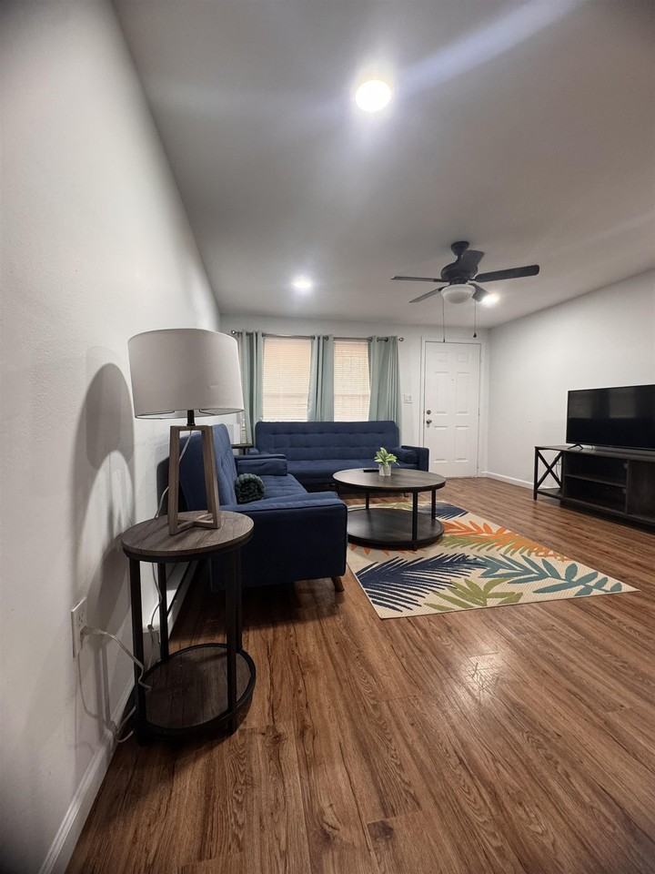 375 Whiton St - Photo 2 of 26