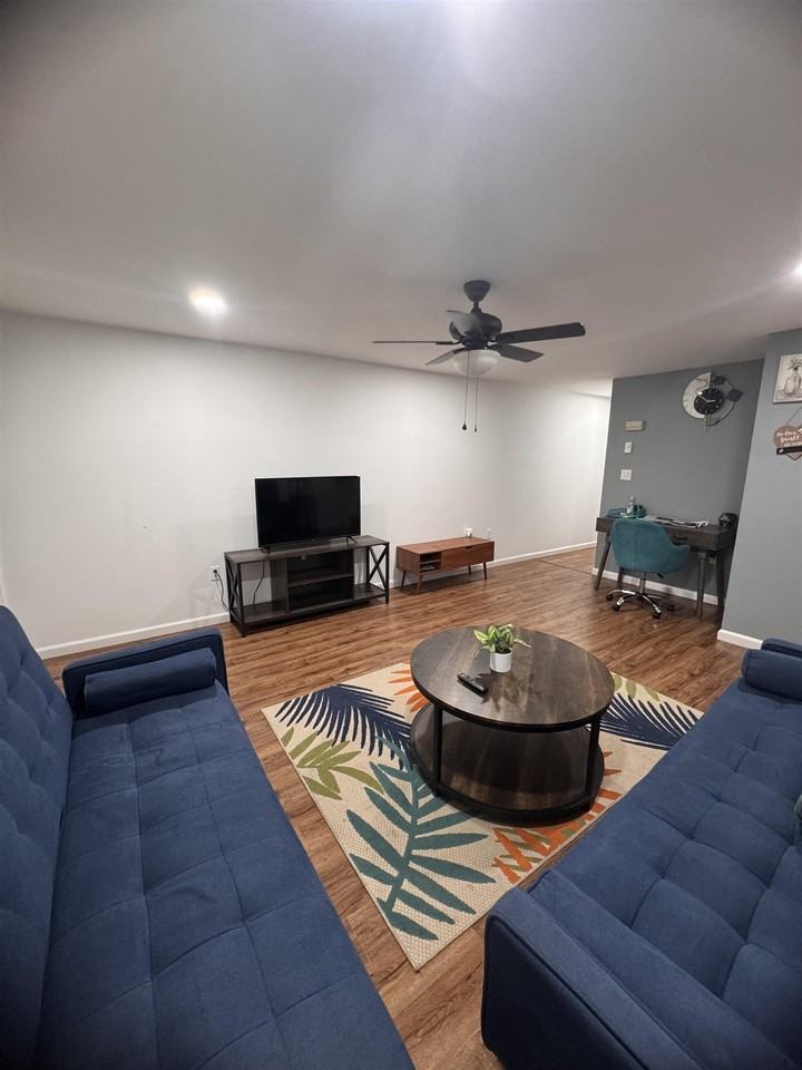 375 Whiton St - Photo 3 of 26