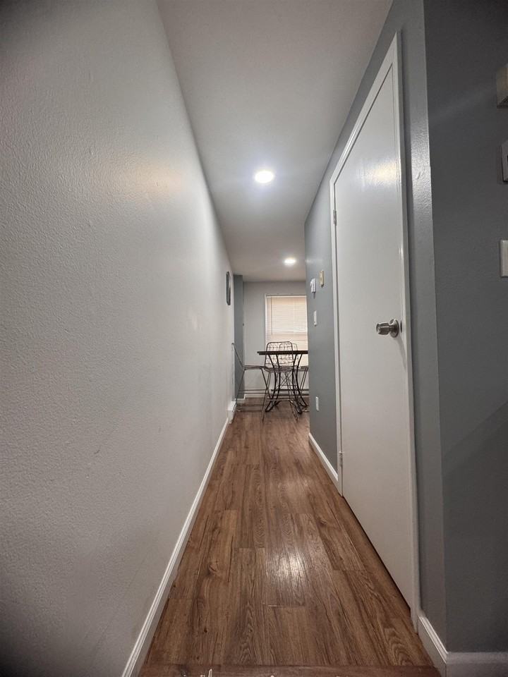 375 Whiton St - Photo 7 of 26