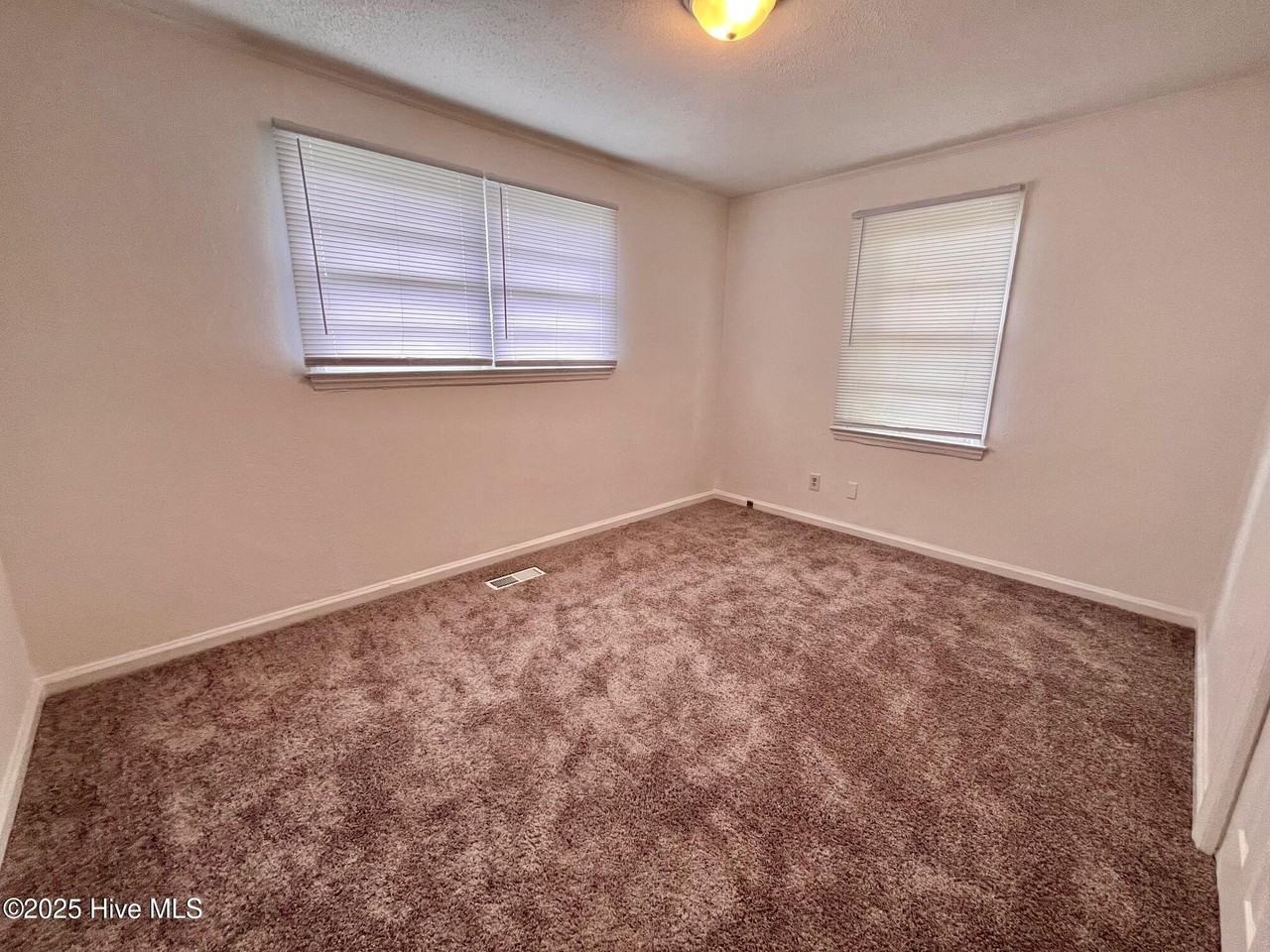 309 Starling St - Photo 7 of 8