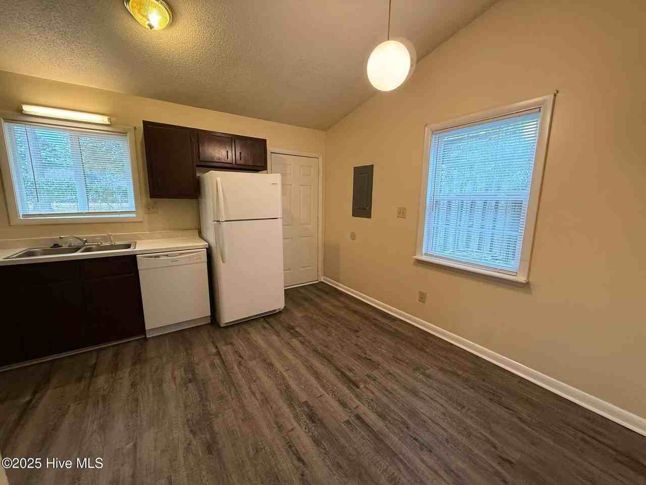 120 Twinwood Dr - Photo 5 of 9